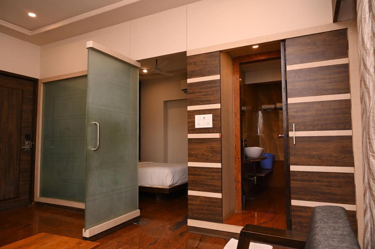 Hotel Center Point Solapur Luaran gambar