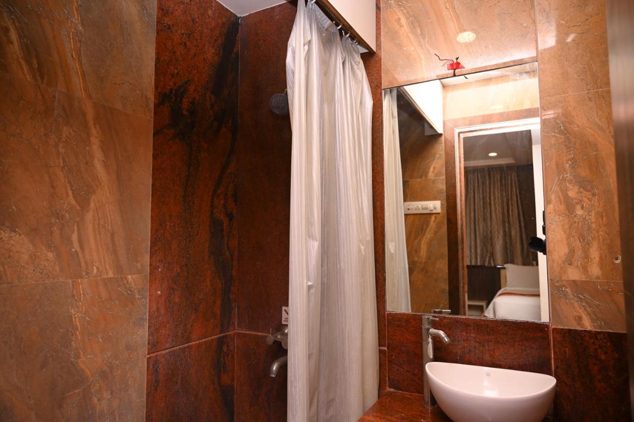 Hotel Center Point Solapur Luaran gambar