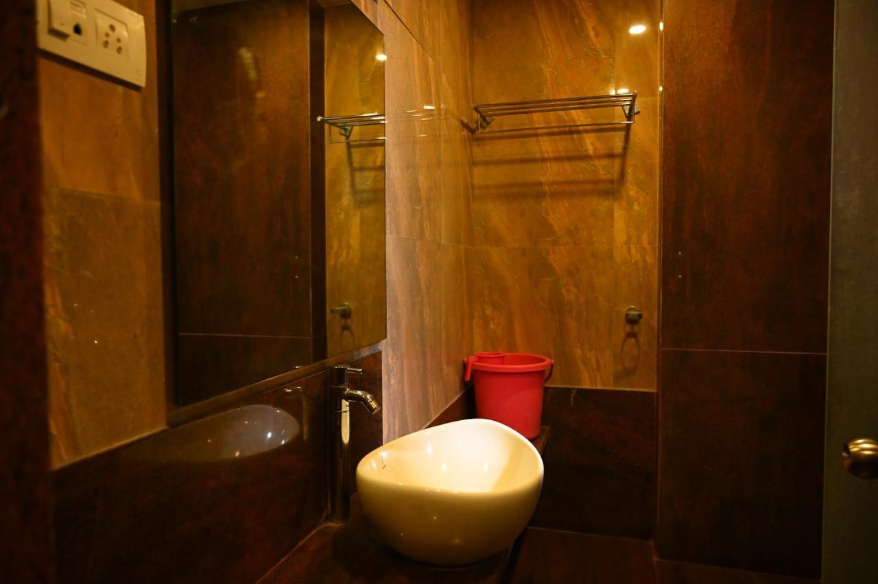 Hotel Center Point Solapur Luaran gambar