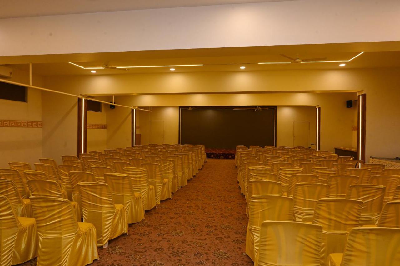 Hotel Center Point Solapur Luaran gambar