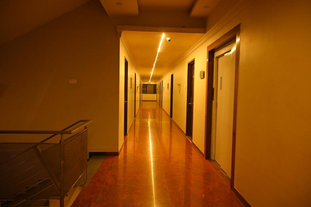 Hotel Center Point Solapur Luaran gambar