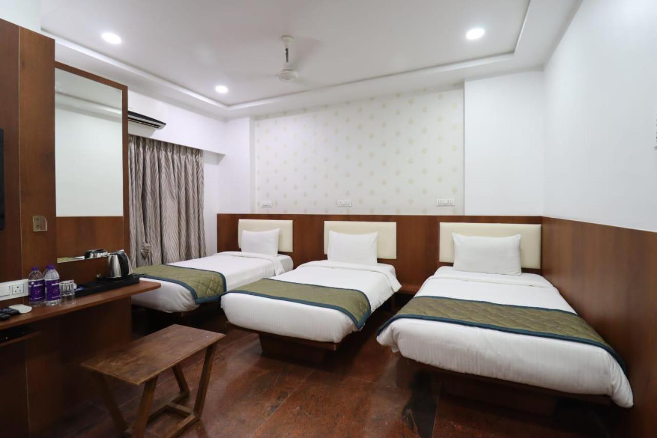 Hotel Center Point Solapur Luaran gambar