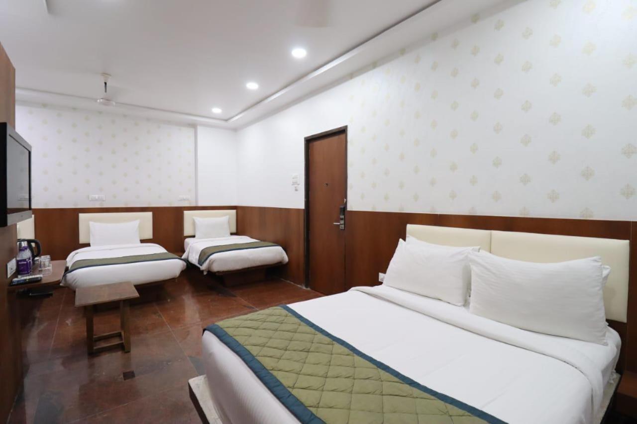 Hotel Center Point Solapur Luaran gambar