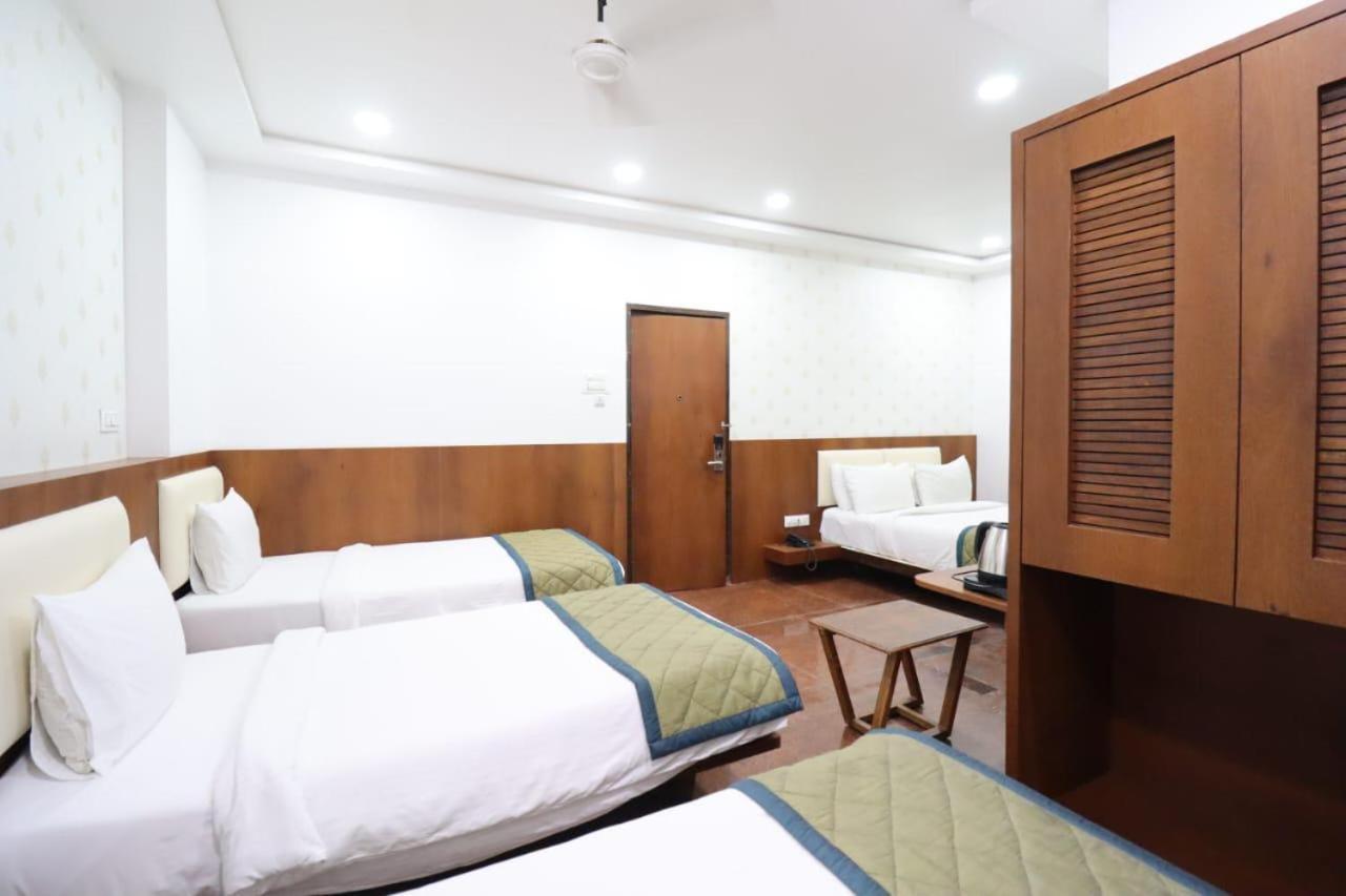 Hotel Center Point Solapur Luaran gambar